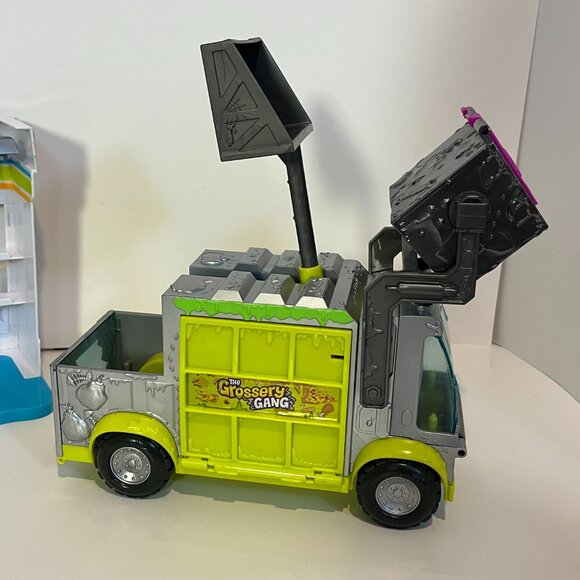 The Grossery Gang Muck Chuck Garbage Truck + Yucky Mart W Checkout Playset - Picture 8 of 15